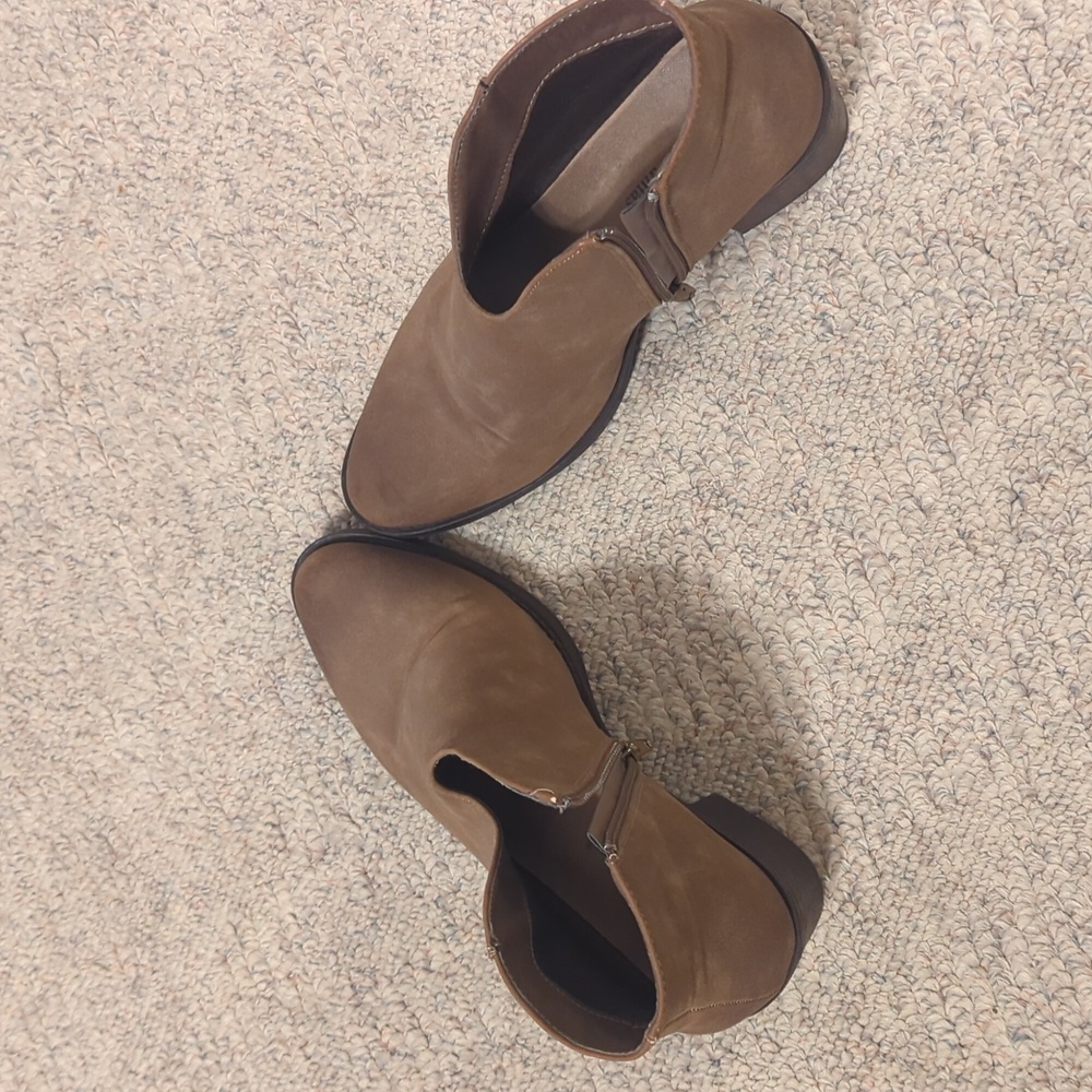 Booties 8 good condition tan